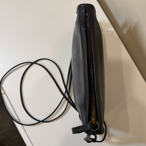 Vintage Coach 9455 Black Leather Zippered Clutch / Basic Bag (1980s–Early 1990s) - Picture 6 of 16